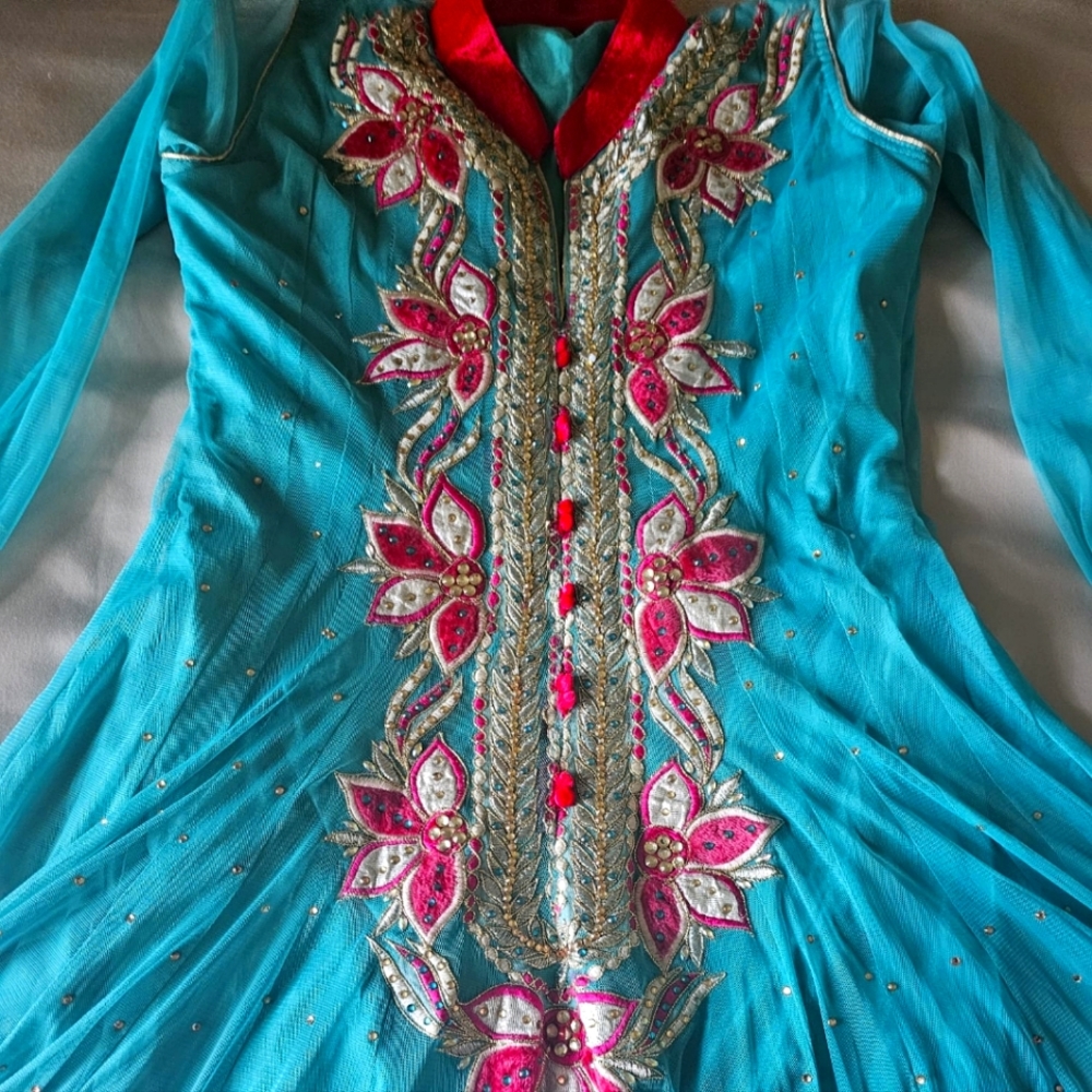 Dress - Picture 3 of 3